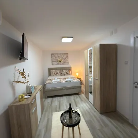 Relax Апартаменты *